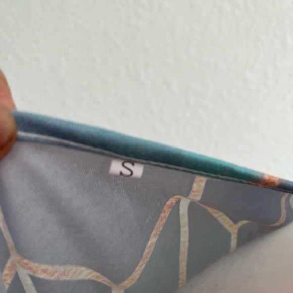 Pastel jewel-tone multi color lightweight V neck 2 button top. - Picture 7 of 8